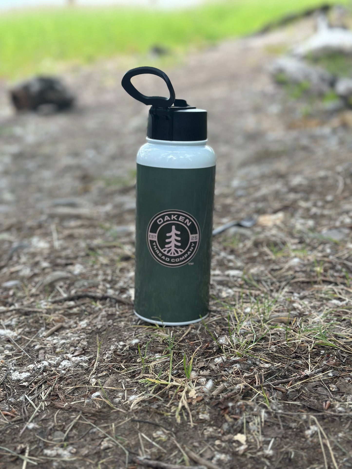 32 oz Stainless steel water bottle with a straw lid